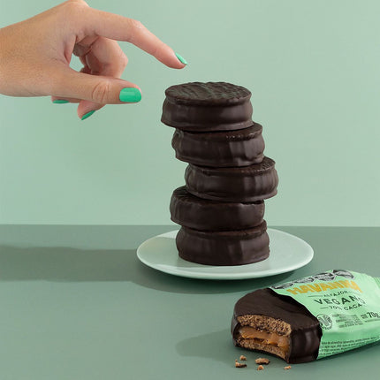 Alfajor Havanna Vegano 70% Cacao con Dulce de Leche de Almendras, 70 g / 2.46 oz (Box of 9)