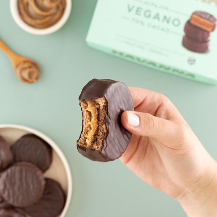 Alfajor Havanna Vegano 70% Cacao con Dulce de Leche de Almendras, 70 g / 2.46 oz (Box of 9)