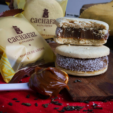 Cachafaz Alfajor Cornstarch with Grated Coconut and Dulce de Leche 912 g / 32.16 oz (Box of 12)
