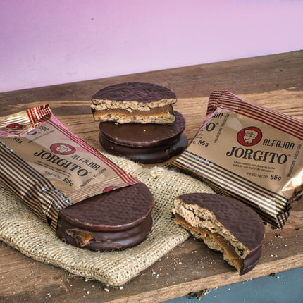 Alfajor Jorgito Negro Dulce de Leche with chocolate coating, 55 g (Pack of 6)