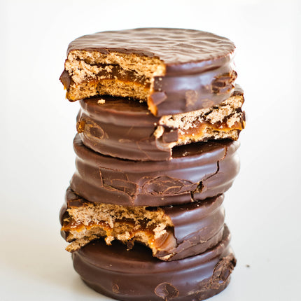 Alfajor Jorgito Negro Dulce de Leche with chocolate coating, 55 g (Pack of 6)