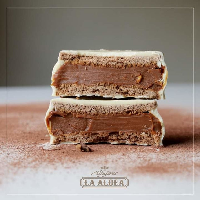 White Chocolate Alfajor filled with Dulce de Leche La Aldea, 780 g / 27.51 oz (Box of 12)